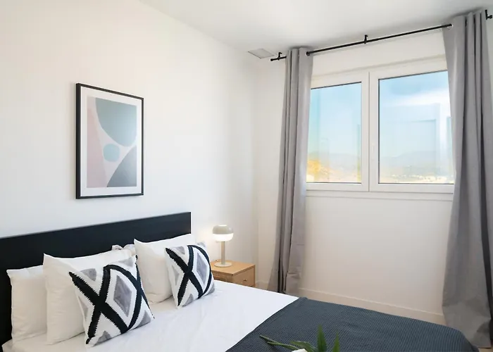Xpce Urban 7 Skyline - Parking Free Malaga